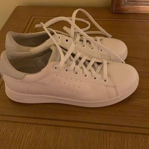 NWOT white Geox Respira sneakers